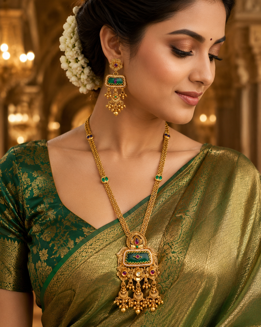 Zarini  Classic Kundan Pendant Necklace Set