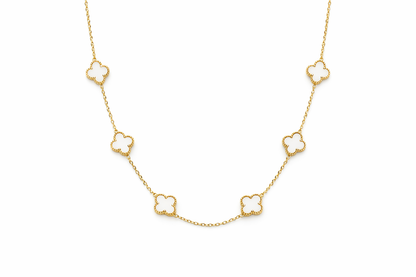 Zarini’s clover shaped Detail Pendant – White